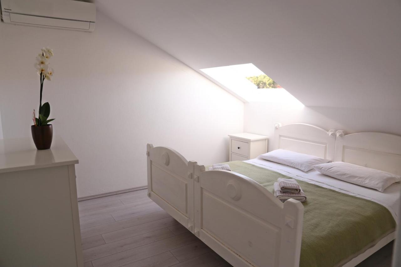 Pansion Marinka-Bire Rooms Lumbarda Exteriör bild