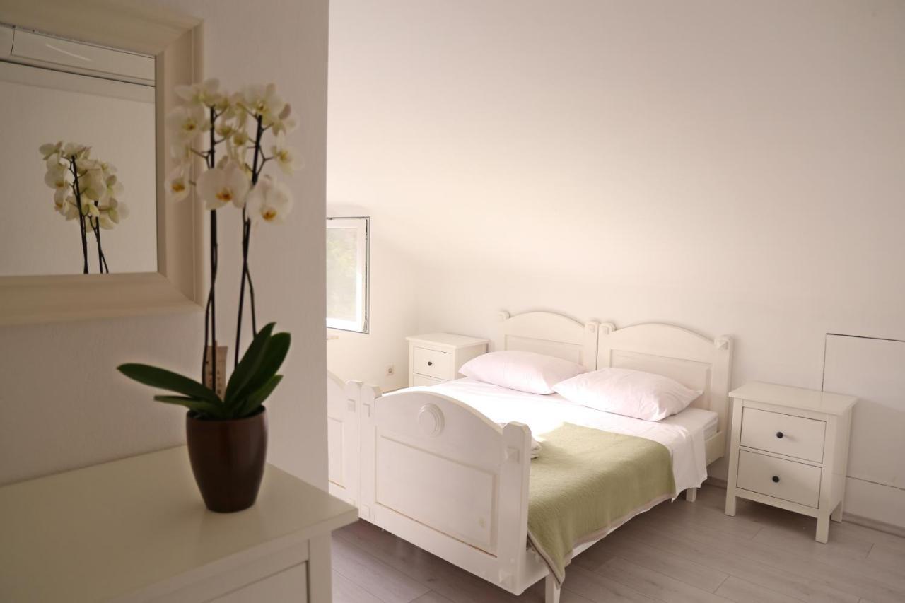 Pansion Marinka-Bire Rooms Lumbarda Exteriör bild